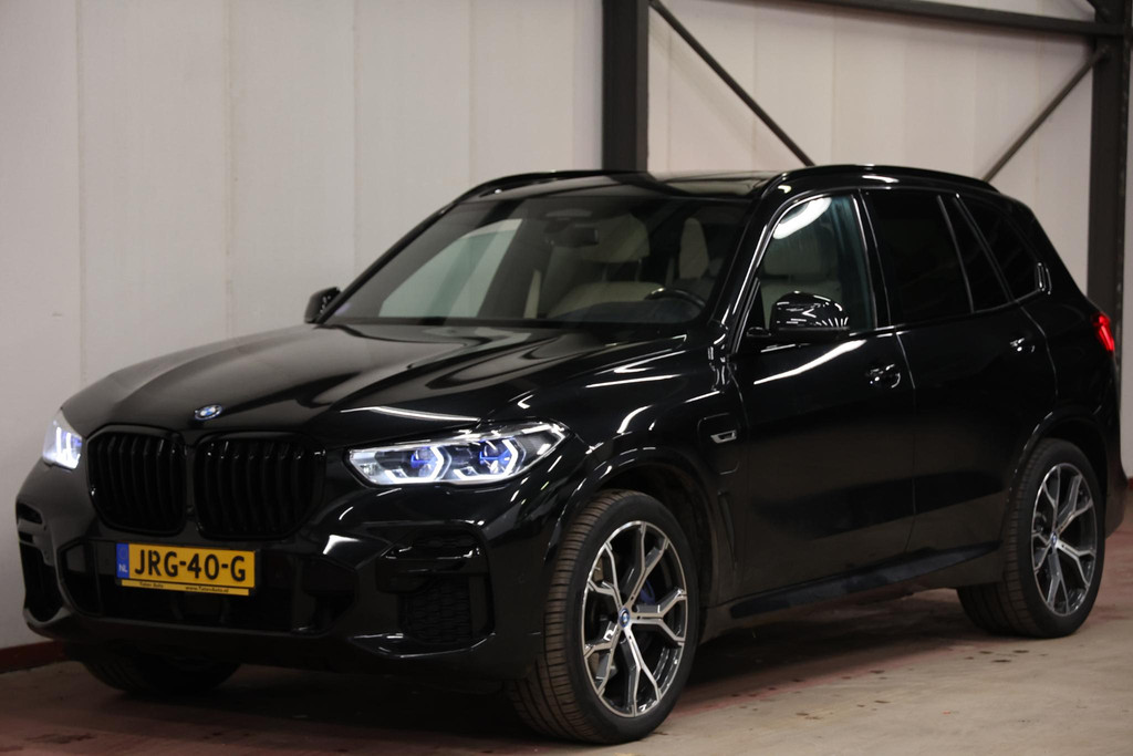 BMW X5 xDrive45e PANORAMA SKY LOUNGE TREKHAAK MASSAGE - voertuig 50641353
