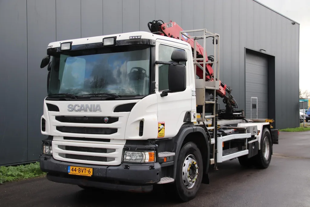 Scania  P320 EURO 6 HMF 635 KRAANWAGEN Kipper Retarder Containersysteem Retarder